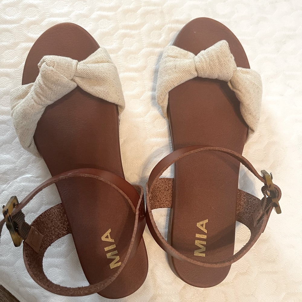 Never been worn shoes. From Stitch Fix. Mia size 8